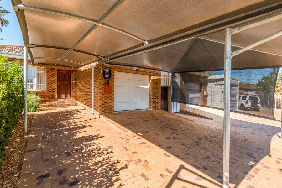 2 Bedroom Property for Sale in The Crest Western Cape